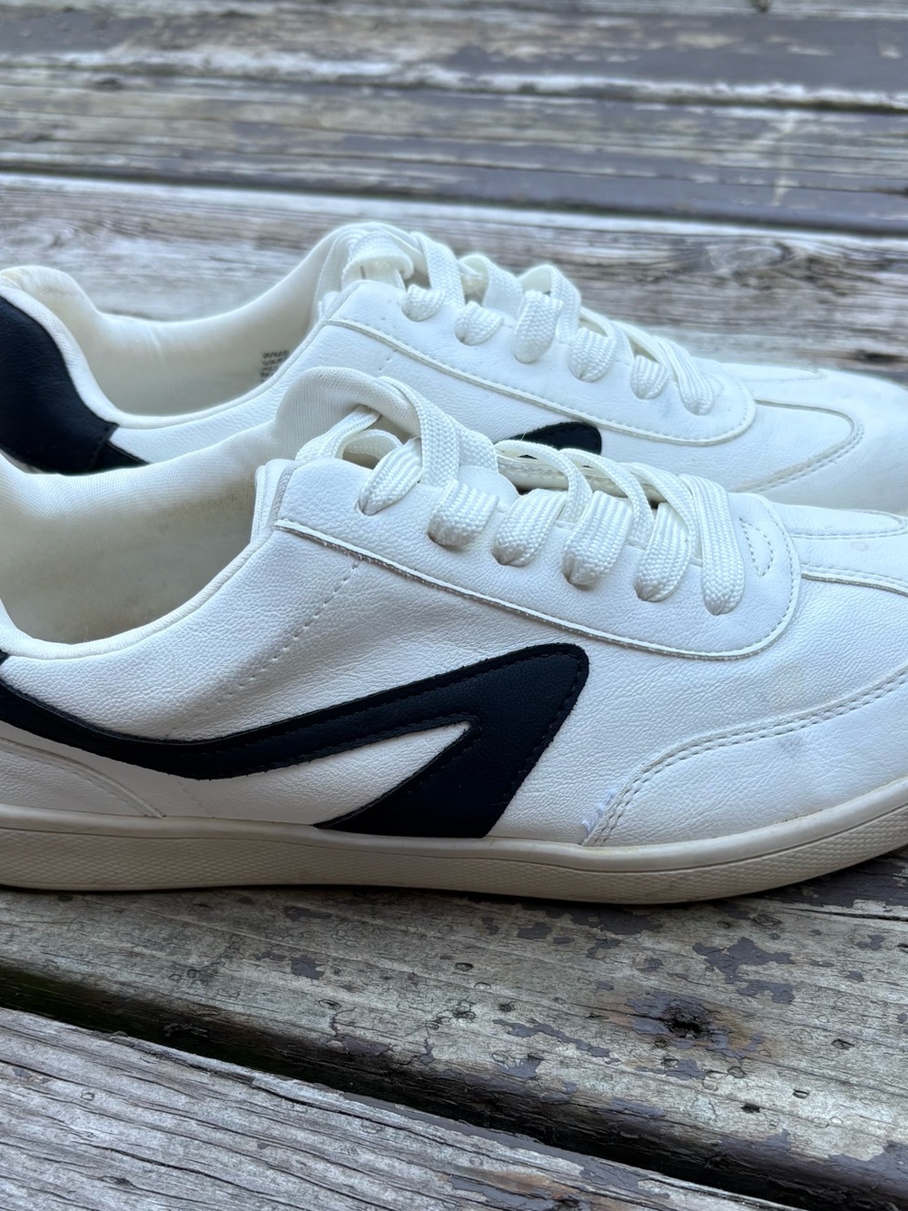 Dolce Vita Women’s White Low-Top Sneakers size 7